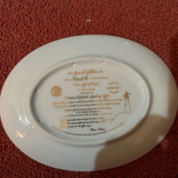 Thomas Kinkade Lamplight Village collection of 4 plates - Picture 9 of 10